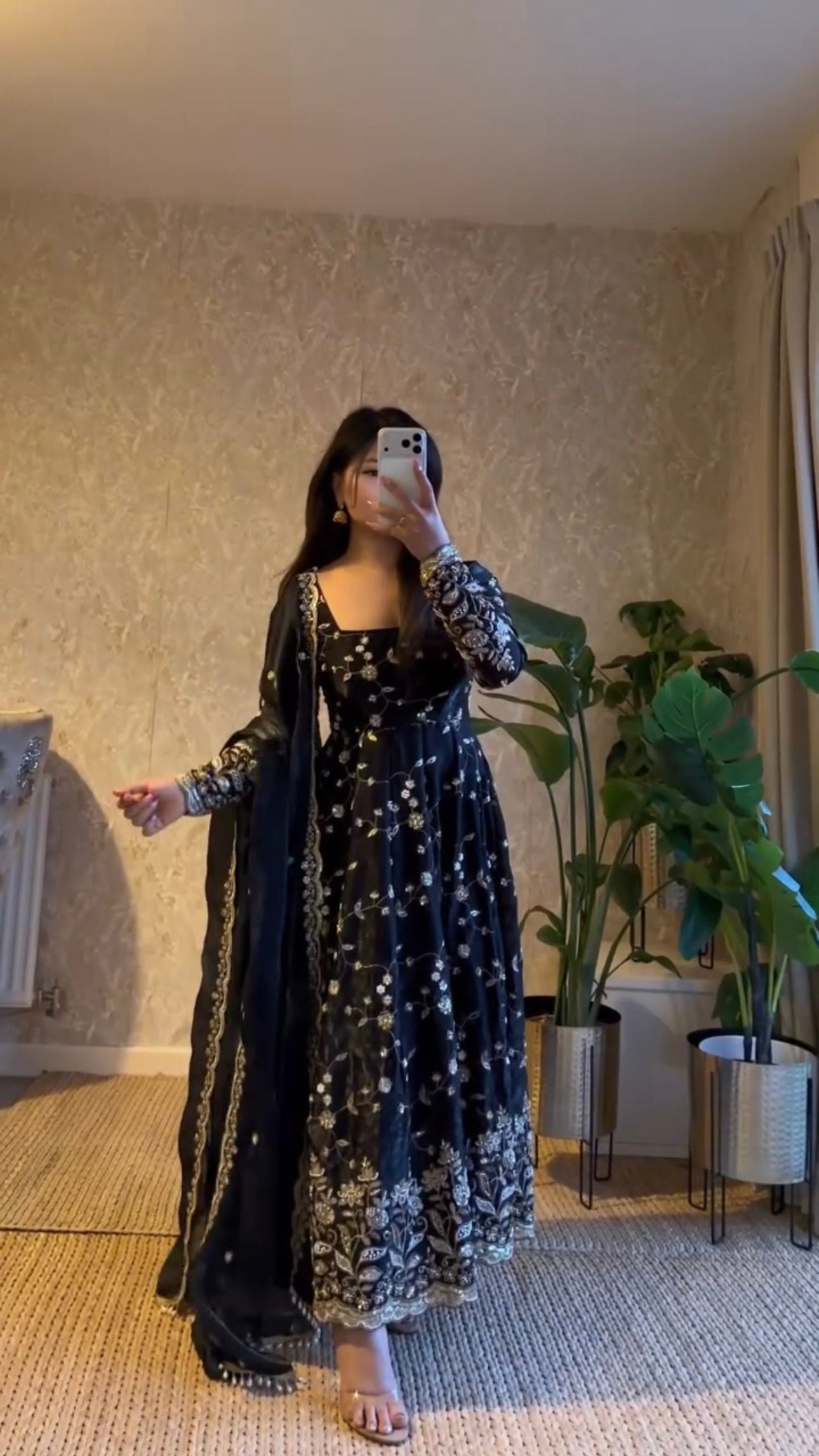 ELEGANT HEAVY FANDY SILK GOWN SET WITH EMBROIDERY & SEQUIN WORK - Image 3