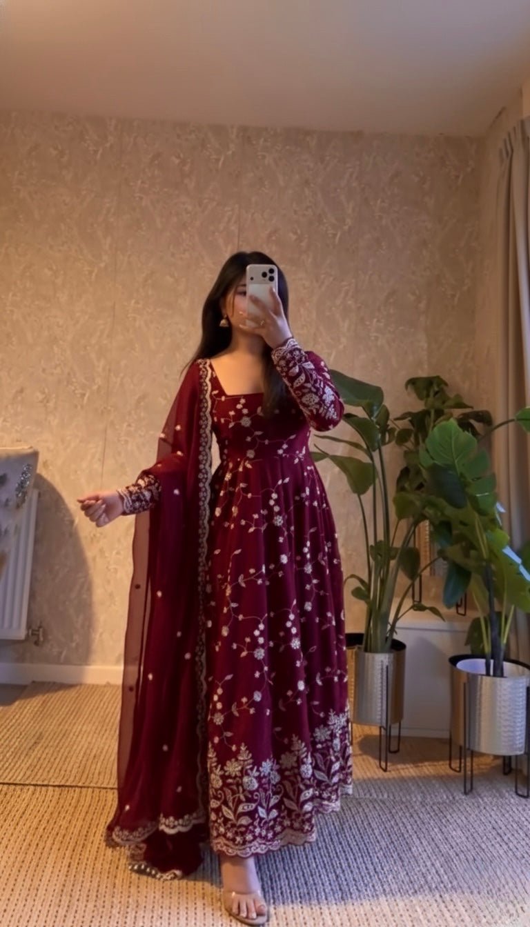 ELEGANT HEAVY FANDY SILK GOWN SET WITH EMBROIDERY & SEQUIN WORK - Image 5