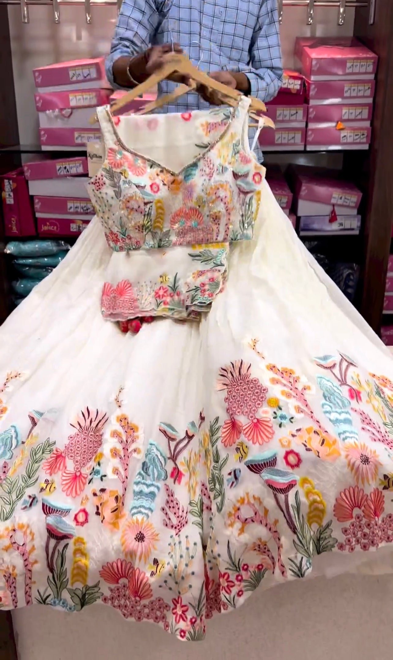 DELIGHTFUL WHITE COLOR MULTI THREAD DESIGNER HEAVY LEHENGA CHOLI - Image 5